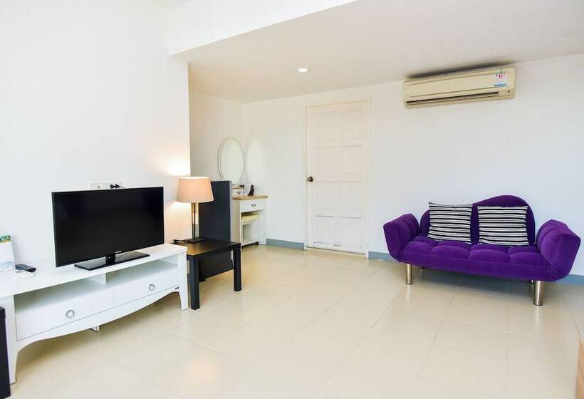 Hotel The Answer Beachfront Cha Am