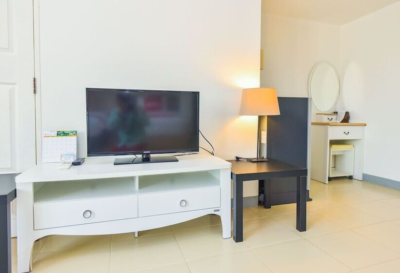 Hotel The Answer Beachfront Cha Am