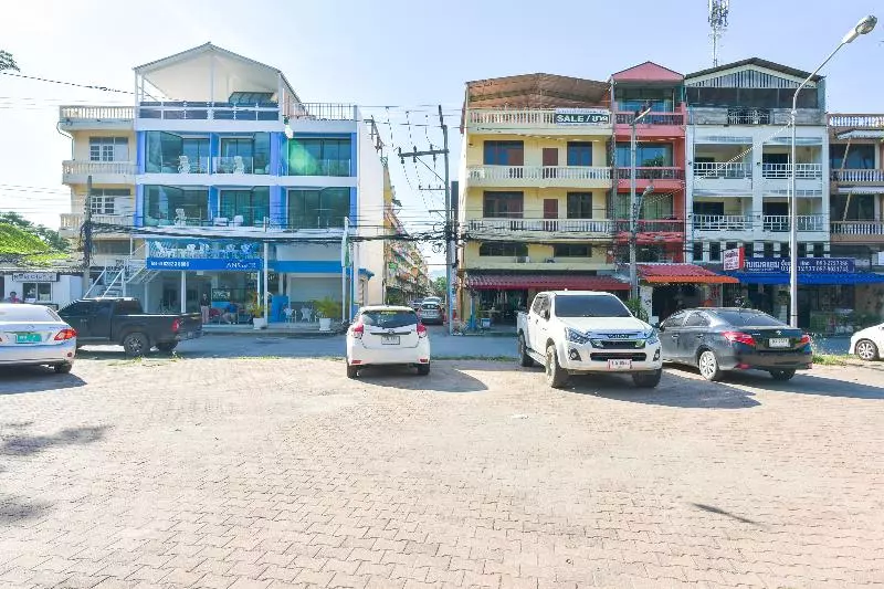 Hotel The Answer Beachfront Cha Am