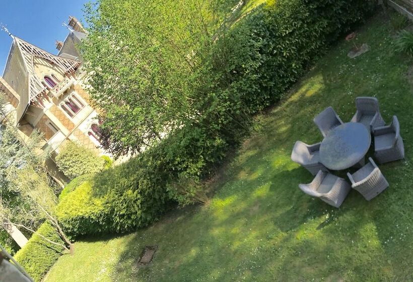 פנסיון Chateau Valcreuse