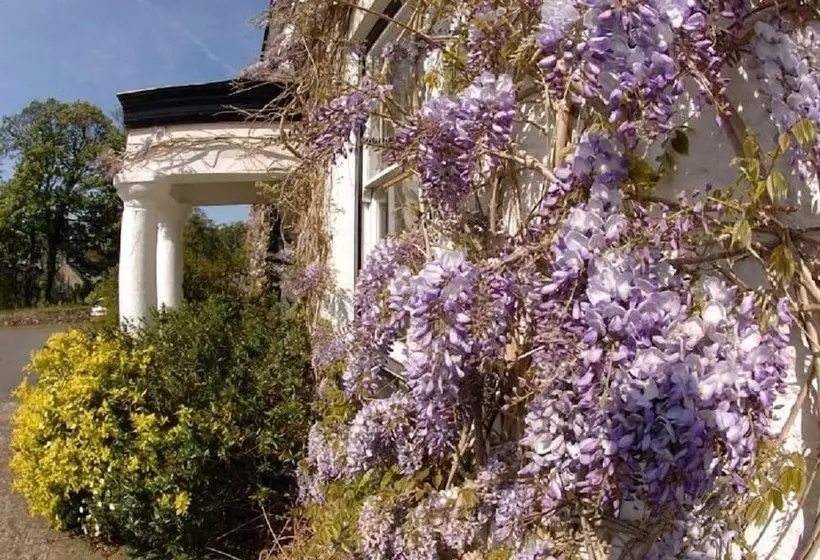 ペンション Cuffern Manor