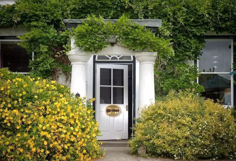 ペンション Cuffern Manor