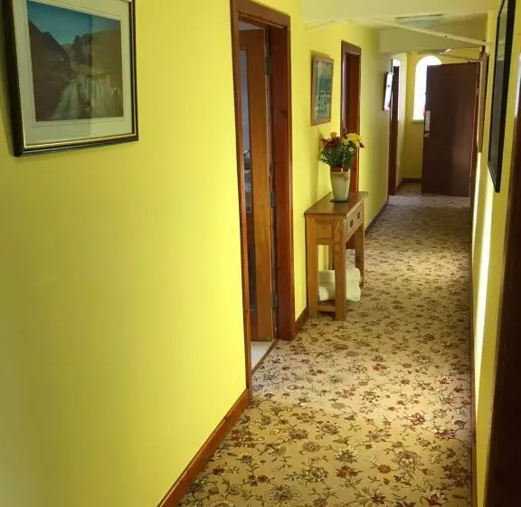 Majatalo Pisgah Guesthouse