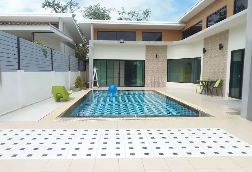 Sattahip Pool Villa