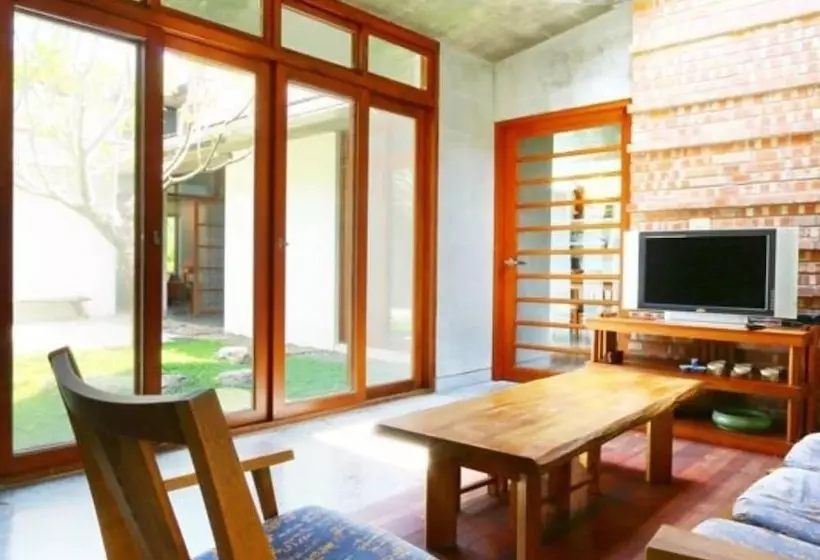 تختخواب و صبحانه Chang House