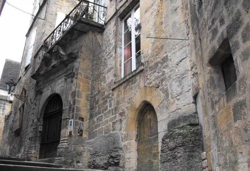 ベッドアンドブレックファースト La Maison Du Notaire Royal