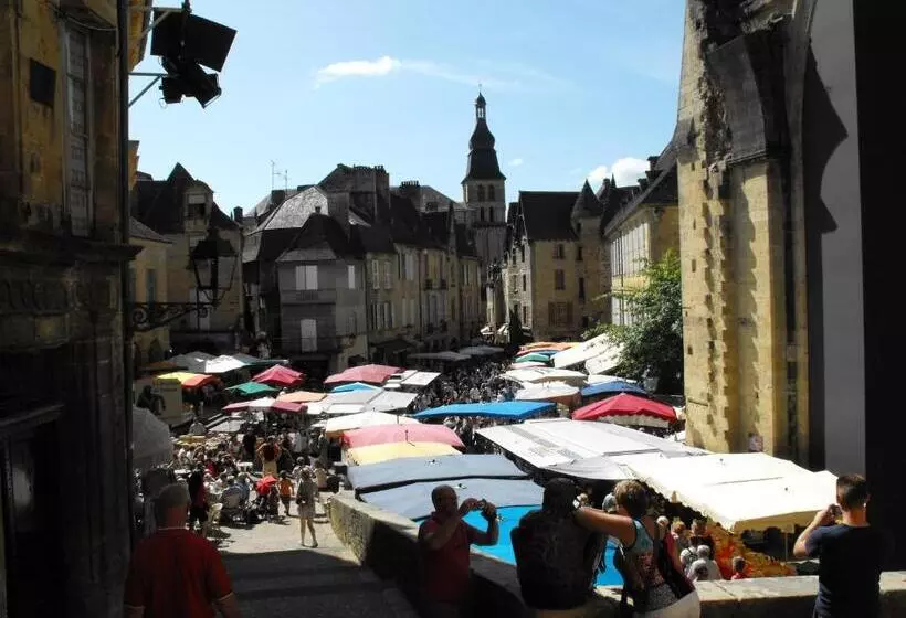 ベッドアンドブレックファースト La Maison Du Notaire Royal