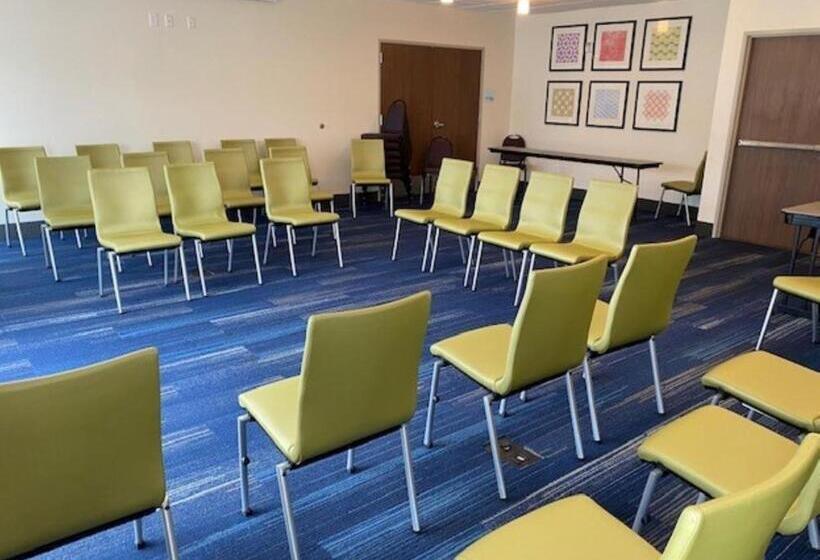 فندق Holiday Inn Express & Suites Warrensburg North, An Ihg