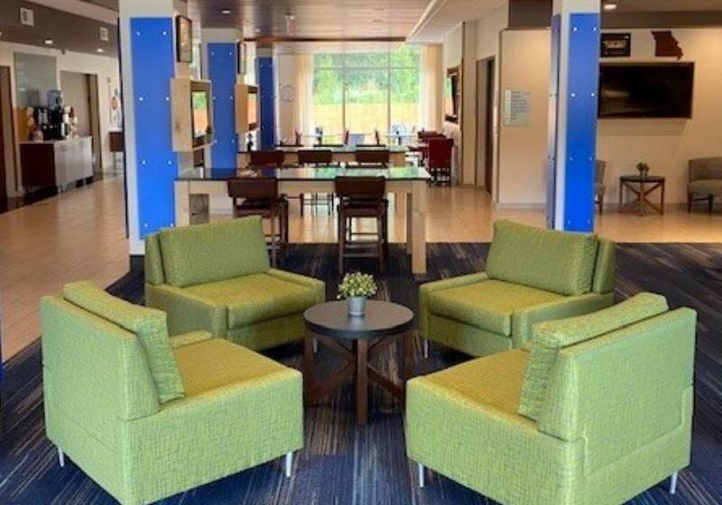فندق Holiday Inn Express & Suites Warrensburg North, An Ihg