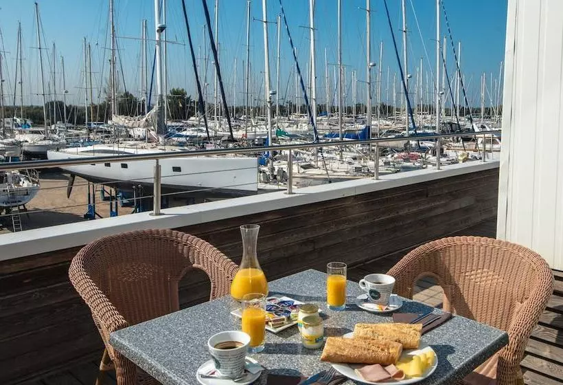 Hotelli Les Trois Voiles