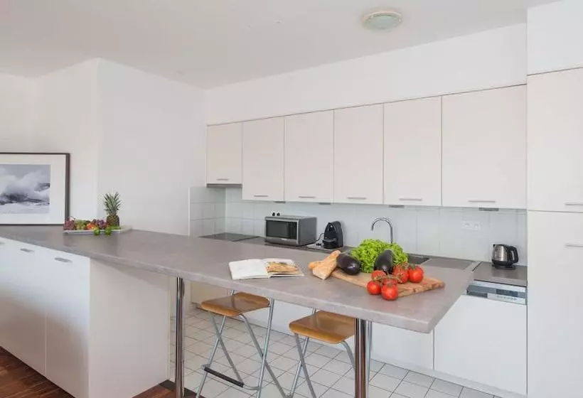 Hotelli Les Trois Voiles