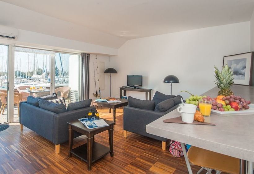 ホテル Hôtel Les Trois Voiles