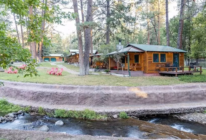 هتل Ruidoso Lodge Cabins