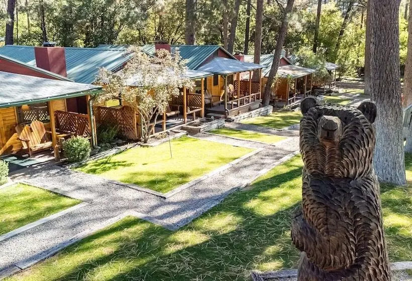 هتل Ruidoso Lodge Cabins