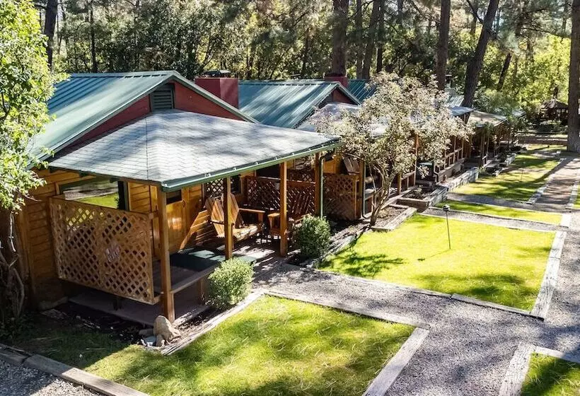 هتل Ruidoso Lodge Cabins
