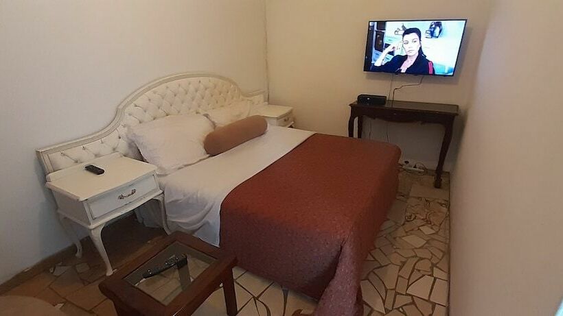 پانسیون Karwizi