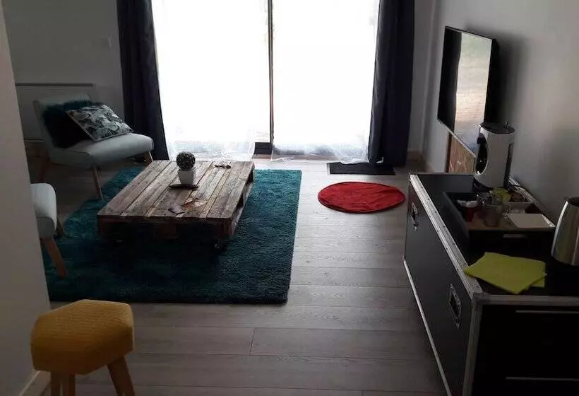 Majatalo La Belle Landaise 1809 Studio 4 Couchages