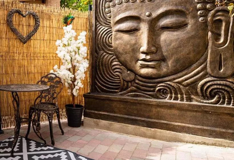 Majatalo Studio Romantique Jacuzzi Ou Spa Balneo Privatif Et Jardin Au Temps Des Cerises La Ciotat