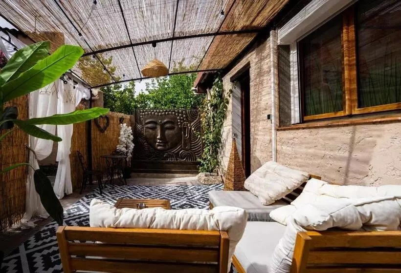 Majatalo Studio Romantique Jacuzzi Ou Spa Balneo Privatif Et Jardin Au Temps Des Cerises La Ciotat