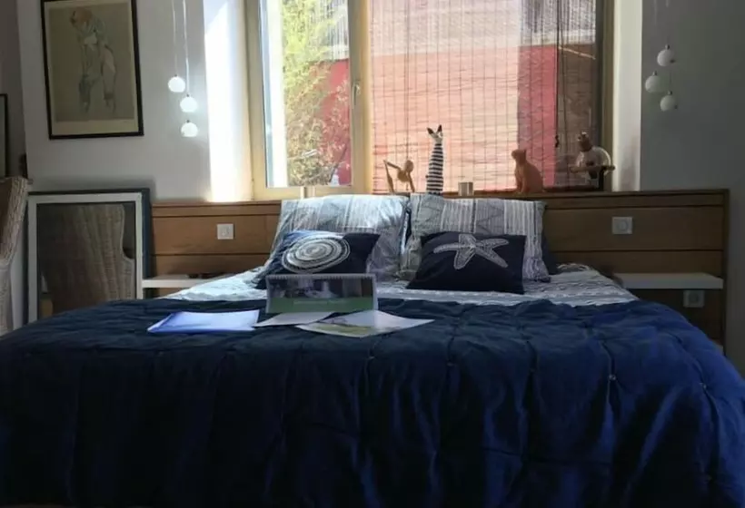 Aamiaismajoitus (B&B) Chambres D Hôtes Les Perrettes