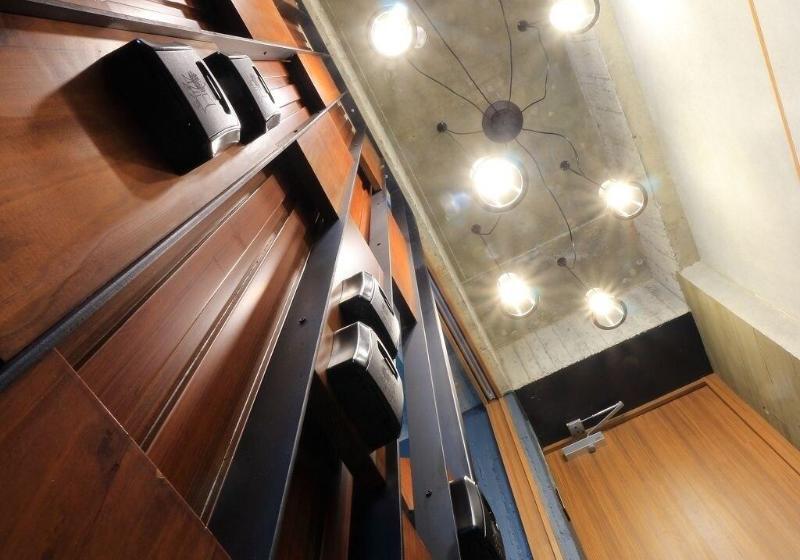 تختخواب و صبحانه Come Sit Hostel