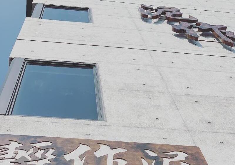 تختخواب و صبحانه Come Sit Hostel