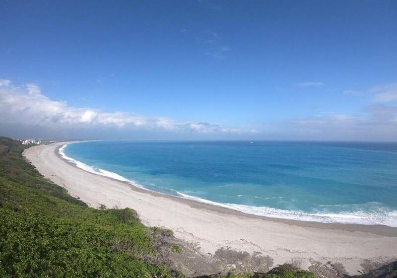 تختخواب و صبحانه Come Sit Hostel