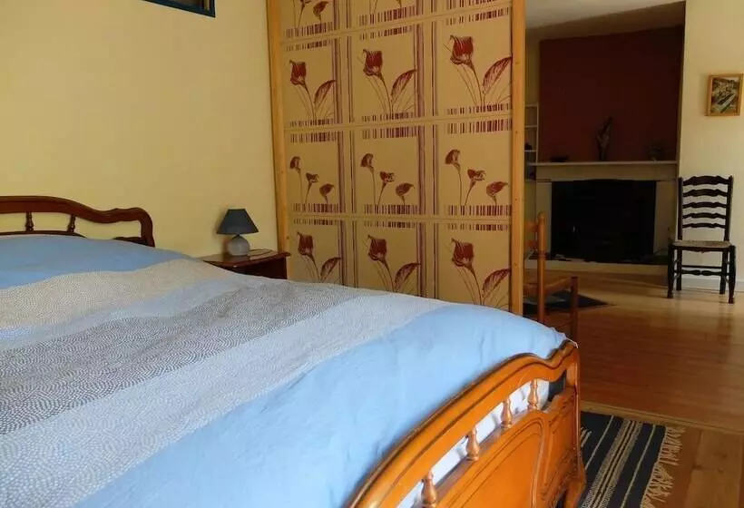 تختخواب و صبحانه Les Chambres Du Therond