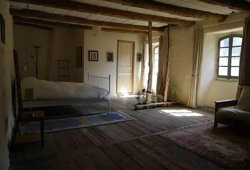 تختخواب و صبحانه Les Chambres Du Therond