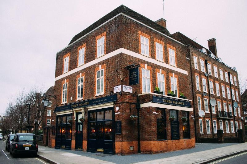 مسافرخانه Three Falcons