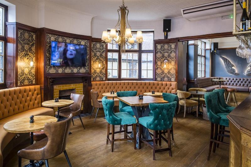 مسافرخانه Three Falcons