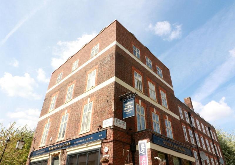 مسافرخانه Three Falcons