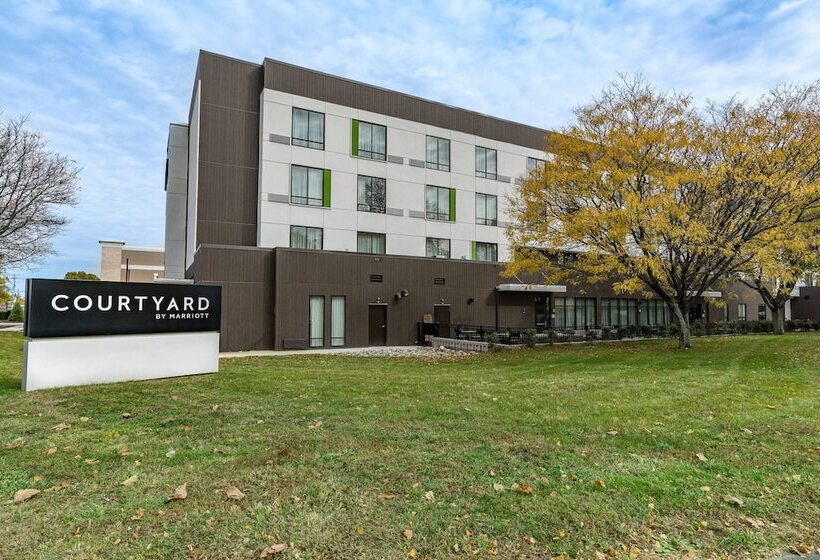 فندق Courtyard By Marriott West Springfield