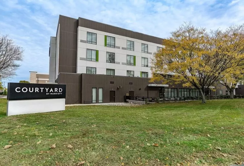 Hotelli Courtyard By Marriott West Springfield