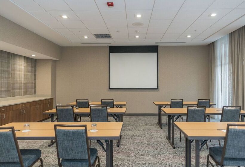 فندق Courtyard By Marriott West Springfield