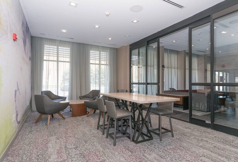 فندق Courtyard By Marriott West Springfield