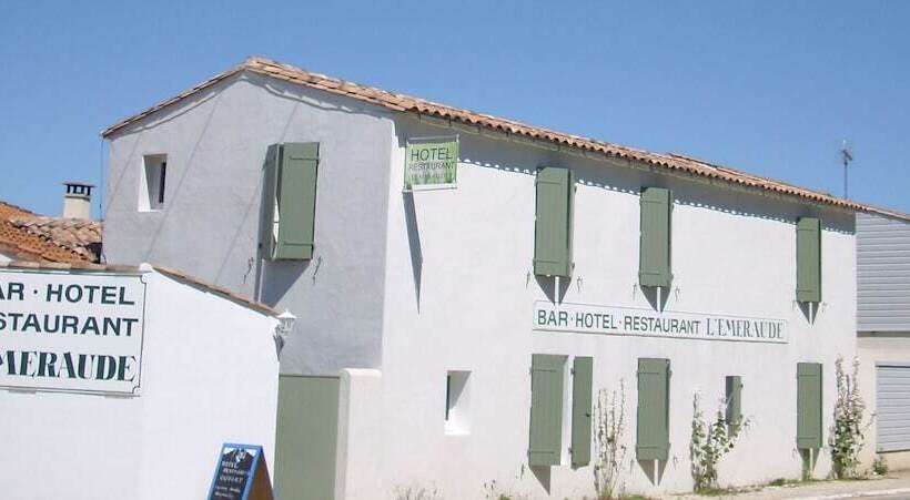 ホテル Restaurant L Emeraude