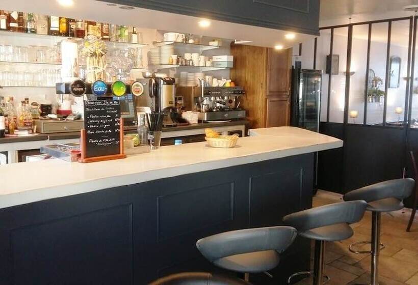 ホテル Restaurant L Emeraude