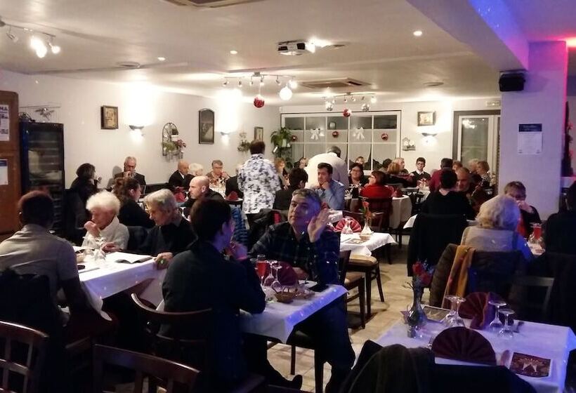 ホテル Restaurant L Emeraude