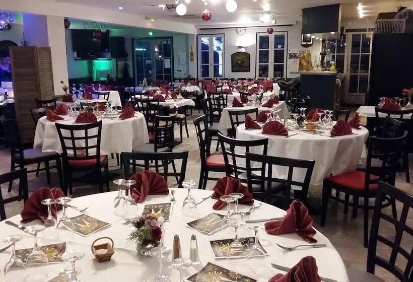 ホテル Restaurant L Emeraude