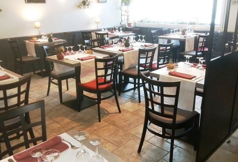 ホテル Restaurant L Emeraude