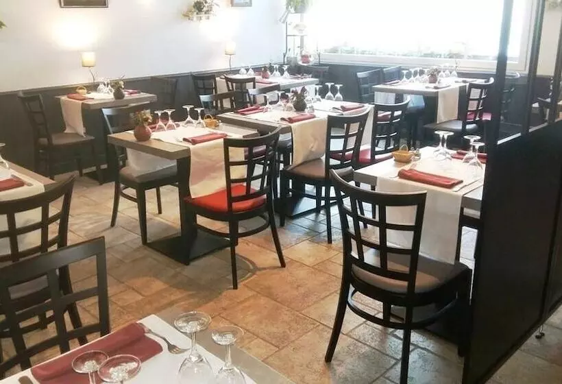 ホテル Restaurant L Emeraude