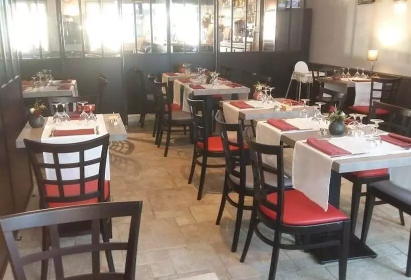 ホテル Restaurant L Emeraude