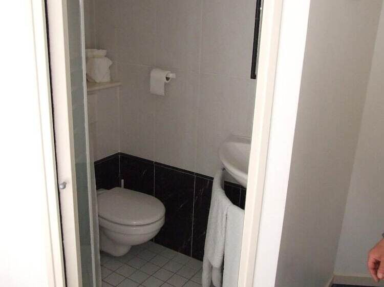 ホテル Restaurant L Emeraude