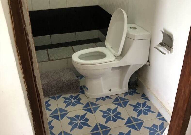 هتل Sea Front Mafia Lodge