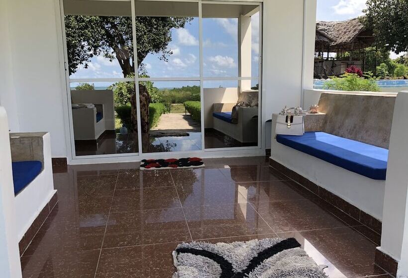 هتل Sea Front Mafia Lodge