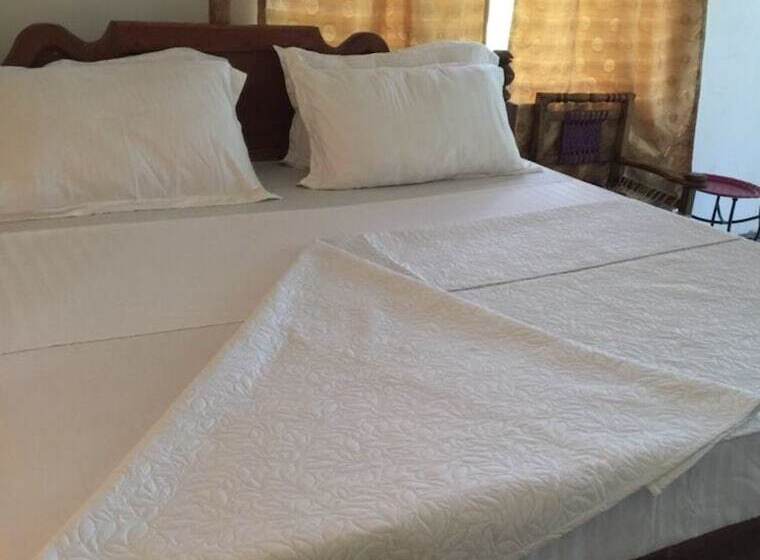 هتل Sea Front Mafia Lodge