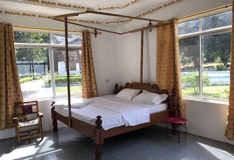 هتل Sea Front Mafia Lodge