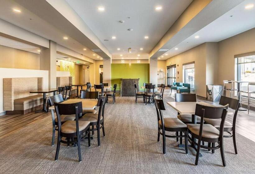 Отель Sleep Inn & Suites Mt. Hope Near Auction & Event Center