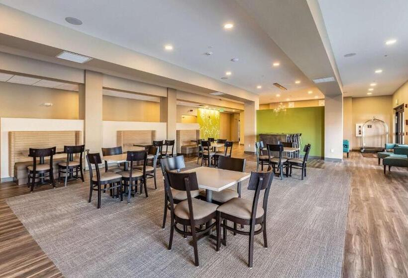 Отель Sleep Inn & Suites Mt. Hope Near Auction & Event Center